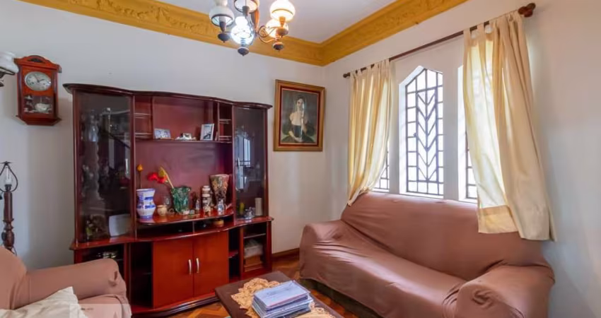 Casa à Venda - Liberdade, 4 Quartos,  200 m2