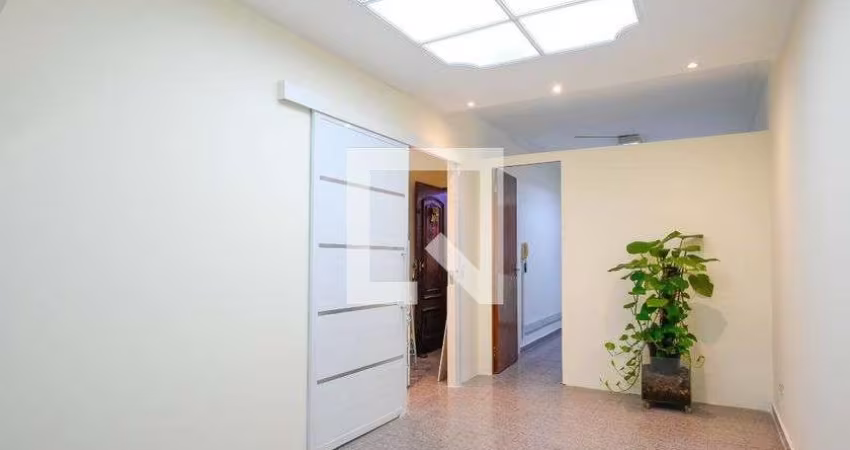 Casa à Venda - Bosque da Saúde, 2 Quartos,  50 m2
