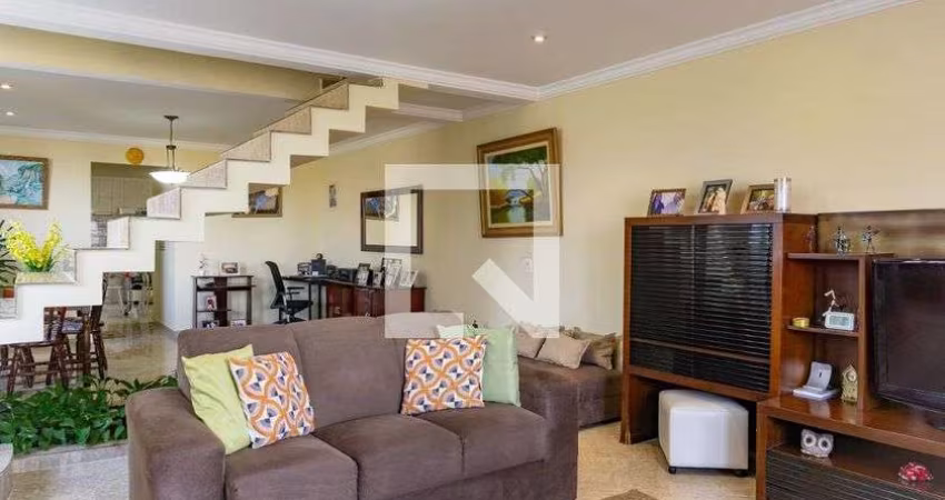 Casa à Venda - Jardim Jussara, 3 Quartos,  280 m2