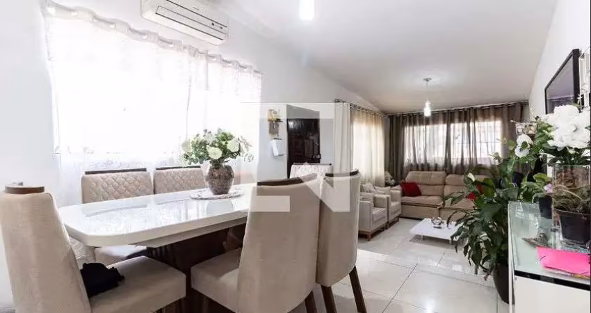Casa à Venda - Vila das Mercês, 3 Quartos,  100 m2