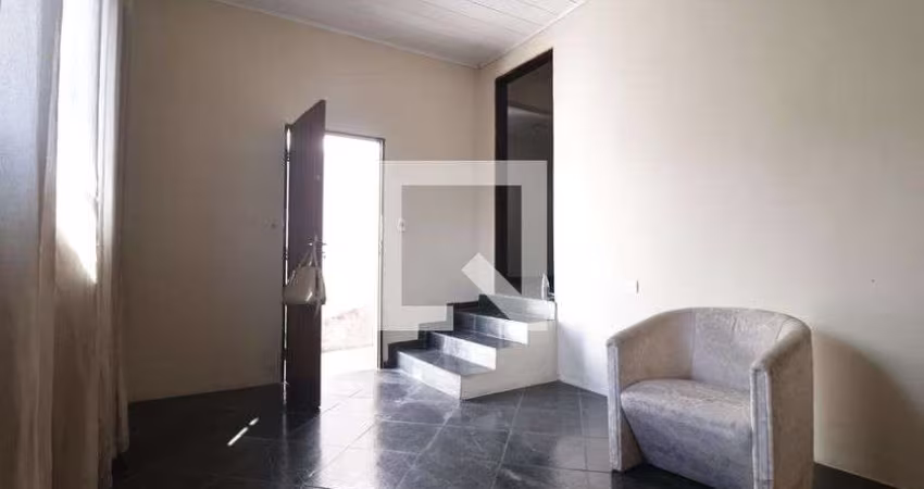 Casa à Venda - Água Fria, 3 Quartos,  220 m2