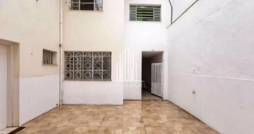 Casa para locação de alto padrão na vila mariana, são paulo-sp: 3 quartos, 1 suíte, 1 sala, 3 banheiros, 3 vagas de garagem, 195m².