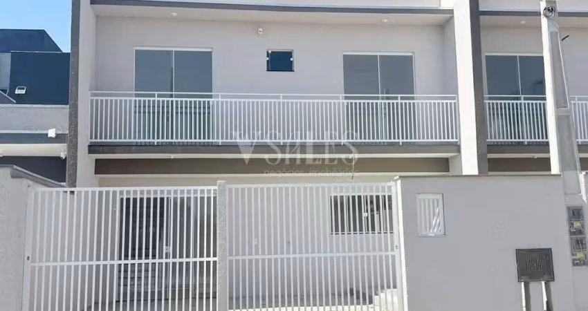 Linda casa em itajubá, 2 suítes, com piscina. 4min da praia
