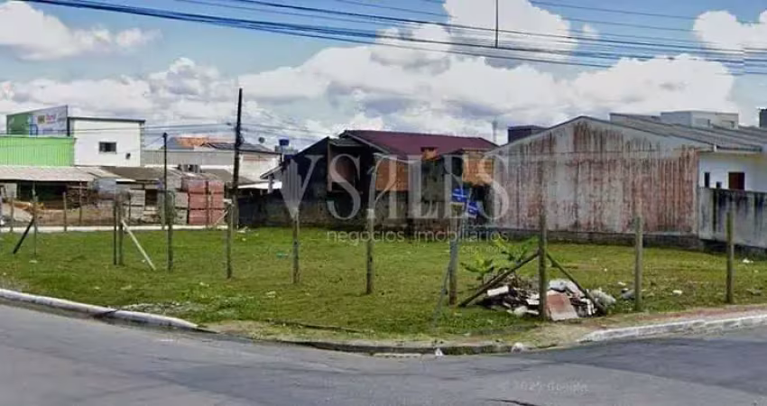 Esquina estratégica  para construção com 700 m² no início do bairro