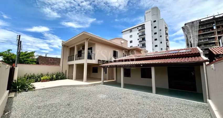 Sofisticação e conforto próximo ao mar: sobrado à venda em navegantes – gravatá