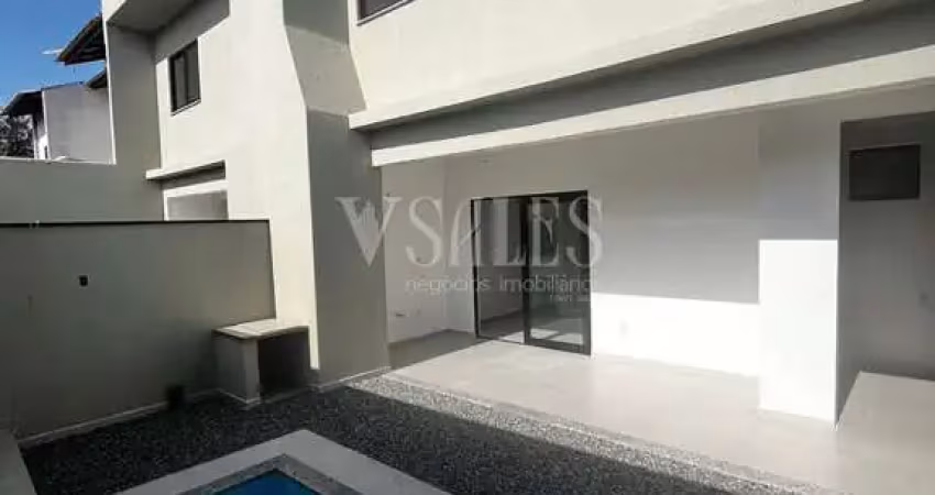 Com piscina excelente acabamento, área de festas em balneário piçarras