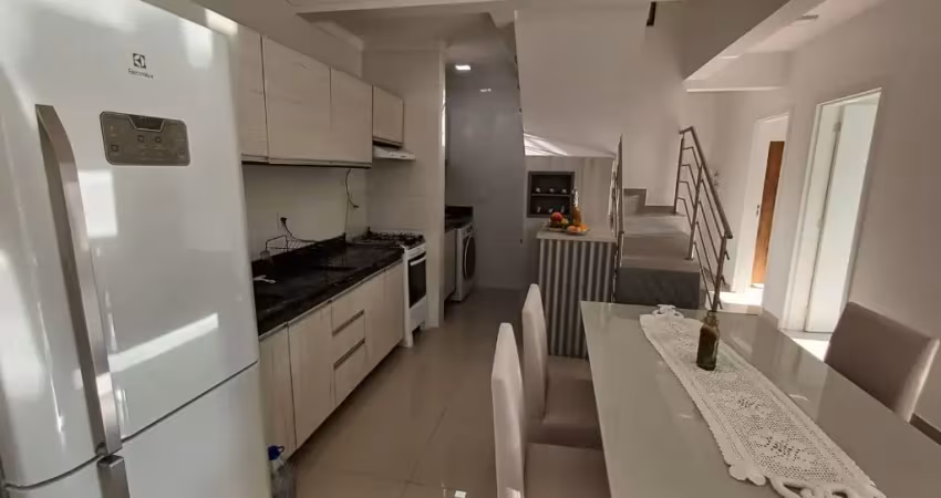 Apartamento duplex com 3 dormitórios a  uma quadra do mar, ingleses