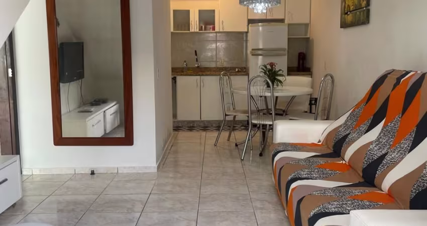 Duplex Geminado de 03 dormitórios a 100 metros do mar.