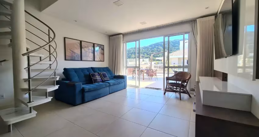 Cobertura com 4 quartos em condomínio completo na praia
