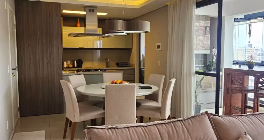 Cobertura finamente mobiliada com 140m², 3 quartos sendo 1 suíte, jacuzzi, 2 vagas e vista mar no kobrasol.
