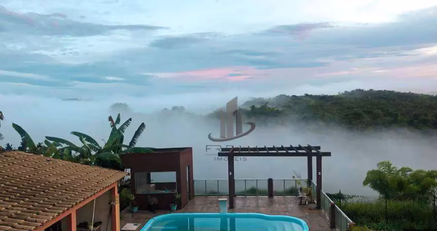 Excelente casa DUPLEX à venda no bairro Santa Rosa, em Barra Mansa!!