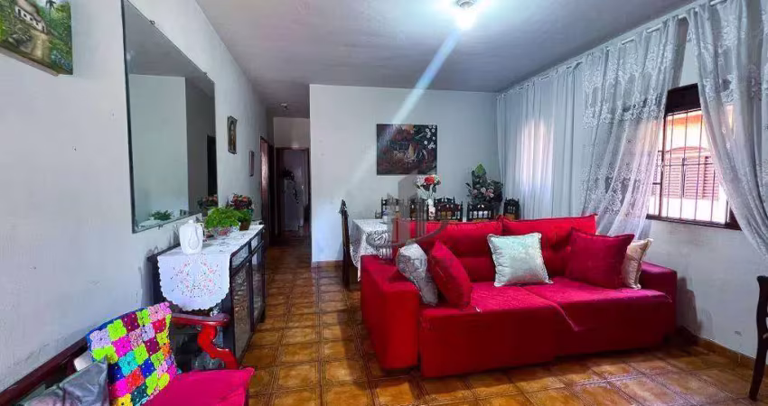 Excelente casa LINEAR à venda no bairro Retiro, em Volta Redonda!!!