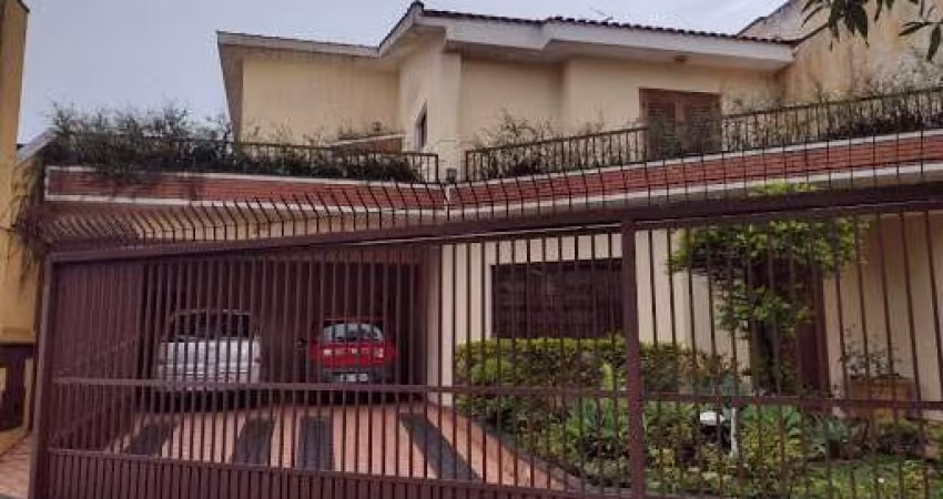 Sobrado com 3 dormitórios à venda, 245 m² por R$ 901.000,00 - Jardim Teles de Menezes - Santo André/SP