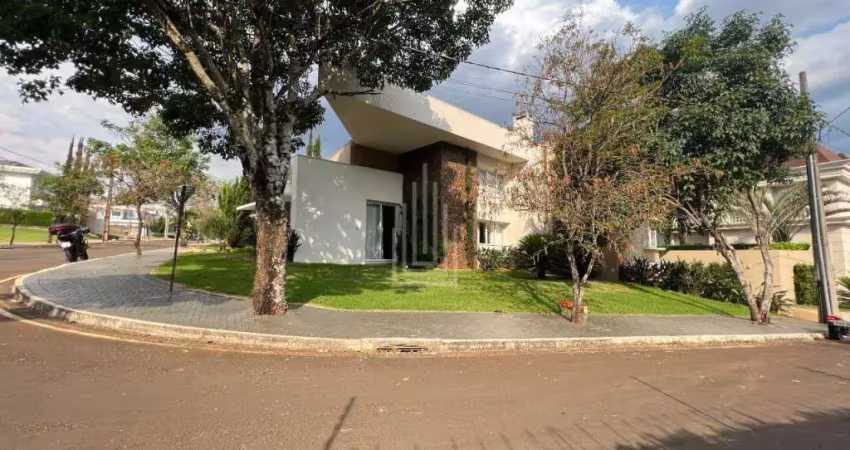Sobrado todo mobiliado à venda no Condomínio Residencial Villagio Cataratas em Foz do Iguaçu.