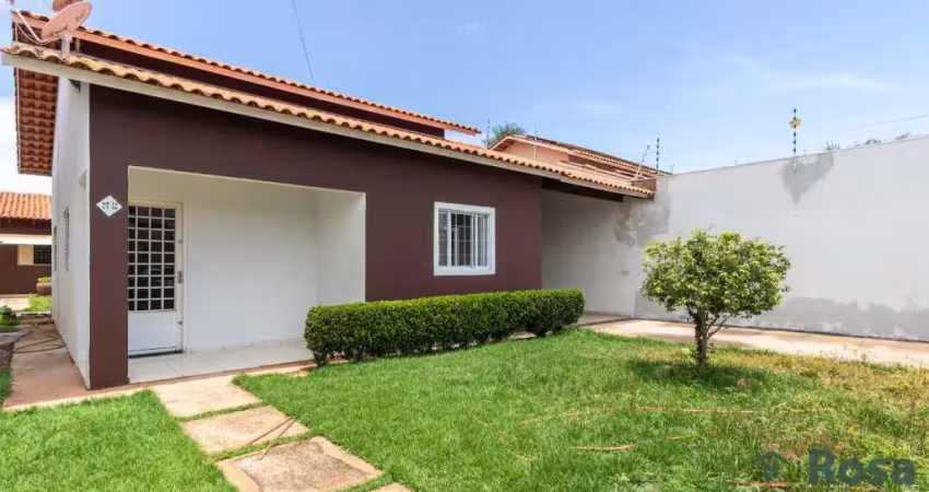 Casa térrea com 3 quartos, quintal amplo no bairro chapéu do sol, várzea grande. - ca5065