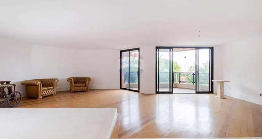 Apartamento 4 dormitórios, 3 suítes, em Perdizes Nobre - 212m²