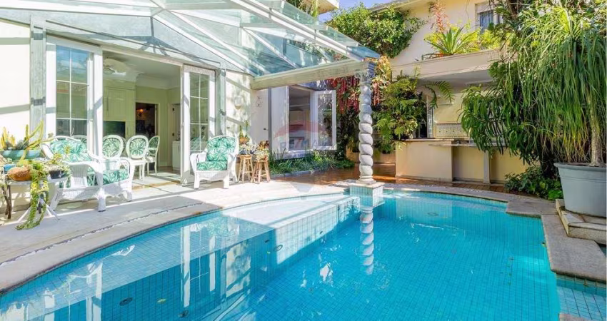 Vende casa na rua Dom Henrique 270 no Ibirapuera com 5 quartos, sendo 2 suítes, 572m² , 5 vagas.