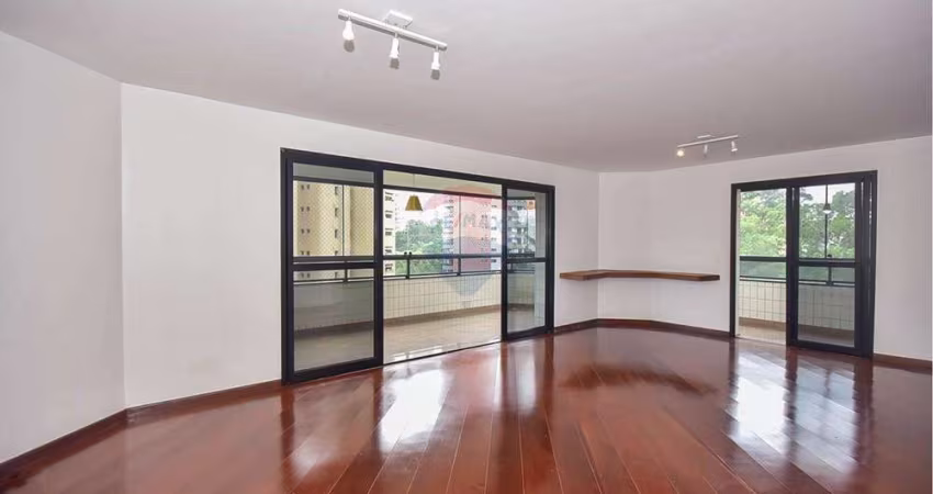 Vendo  R$ 850.000,00 Luxo e Conforto na Vila Andrade: 3 Suítes com closets mais 1 quarto home office na Vila Andrade, 229 m² útil, excelente valor