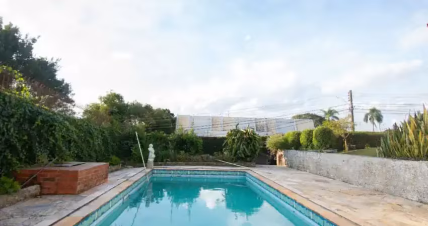 Luxuosa e harmoniosa casa com 4 dormitórios no pilarzinho.