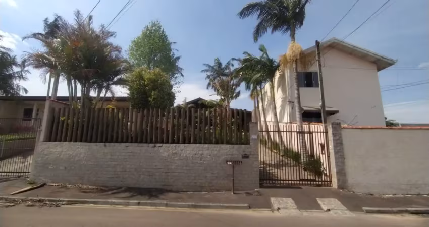 Linda e ampla casa de madeira a venda no atuba  colombo