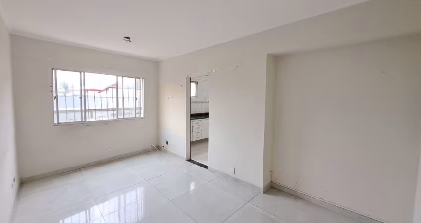 OPORTUNIDADE!!! APARTAMENTO REFORMADO, 2 DORMS, 2 BANHEIROS, COZINHA COM ARMÁRIO, PRÉDIO COM ELEVADOR, EM EXCELENTE LOCALIZAÇÃO!!!