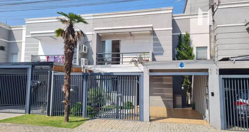 Sobrado com 3 dormitórios à venda, 110 m² por R$ 595.000,00 - Vila Itaqui - Campo Largo/PR