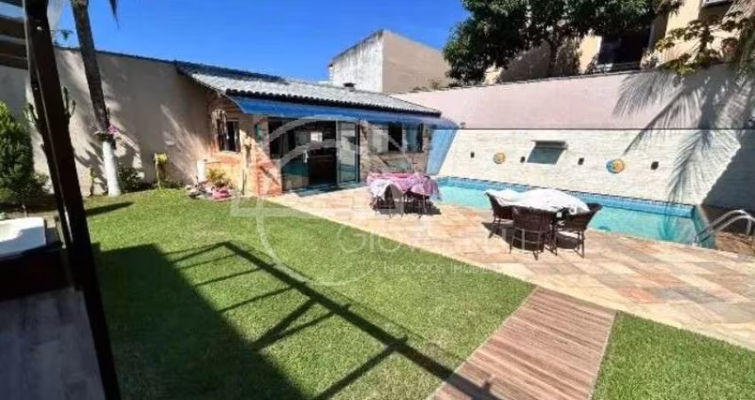 Casa na Barra da Tijuca - Rio de Janeiro-RJ  5 quartos, 5 suítes, piscina, jacuzzi e vista para Pedra da Gávea  716m²