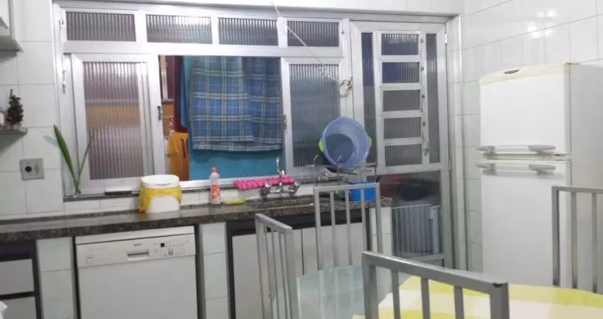 Casa à venda em pinheiros com 180m² 3 dormitórios 2 banheiros