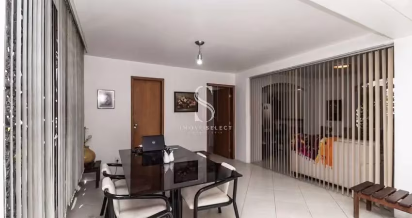 Campo belo - casa de 220m² com 4 quartos, suíte, sala, 3 banheiros e 4 vagas.