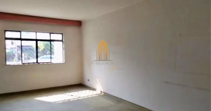 Saúde - casa de 271m² possui 3 dormitórios, sendo 1 suíte, 1 sala e 2 vagas.