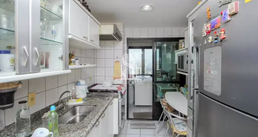 Apartamento de 105m² com três dormitórios (uma suíte, dois banheiros e duas vagas na vila mariana ap