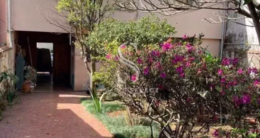 Moema, sobrado a venda de 380m² com 4 quartos , 2 banheiros e 3 vagas.