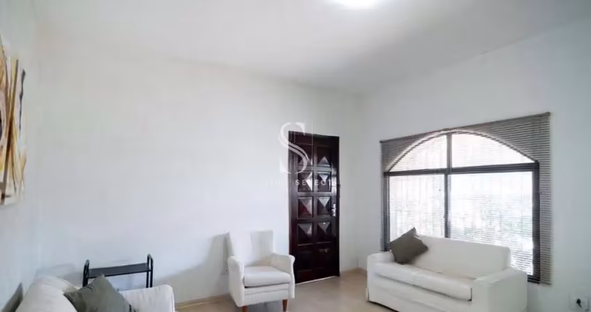 Morumbi - casa de 120m² com 2 quartos, sala, 2 banheiro e 3 vagas.
