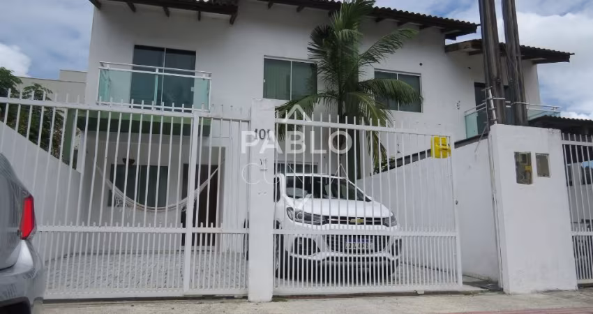 SOBRADO ESPAÇOSO À VENDA - SÃO FRANCISCO DE ASSIS - CAMBORIÚ