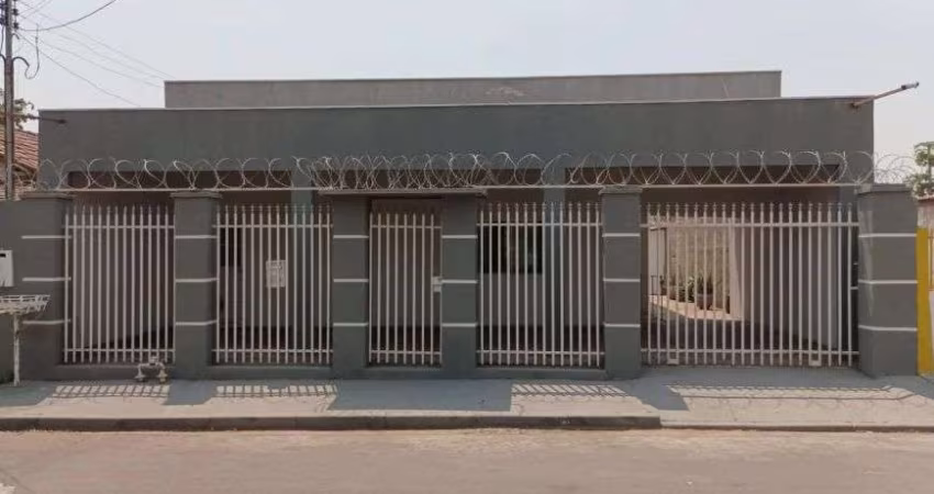 Vendo casa no bairro Vista Alegre com 3/4 (Coxipó Cuiabá próximo da policlínica )
