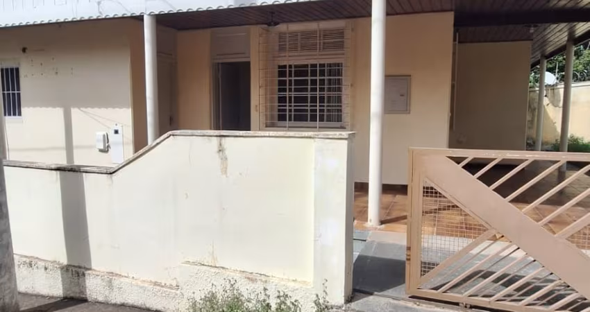 LOCAÇÃO  Casa no Centro da Cidade de Cuiabá em uma Vila.