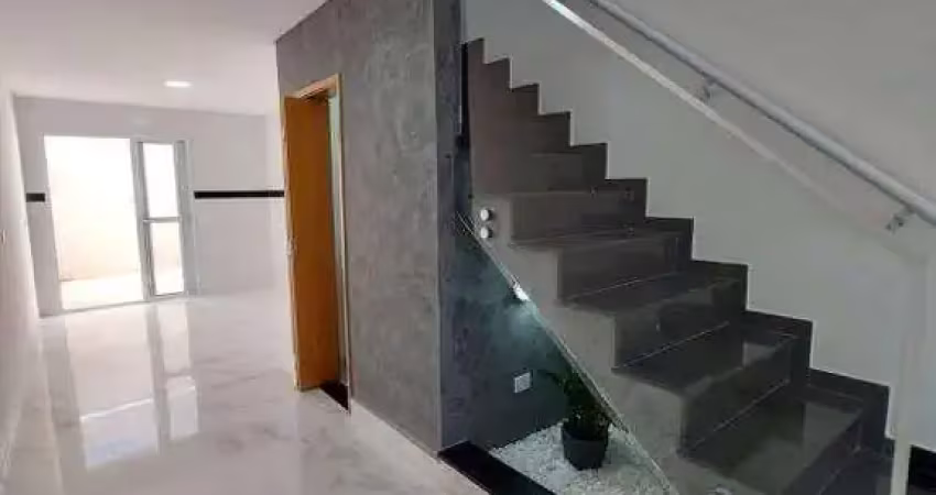 Sobrado novo – 108 m², 3 dorms (1 suíte com sacada), 2 vagas frontais e quintal – vila ré