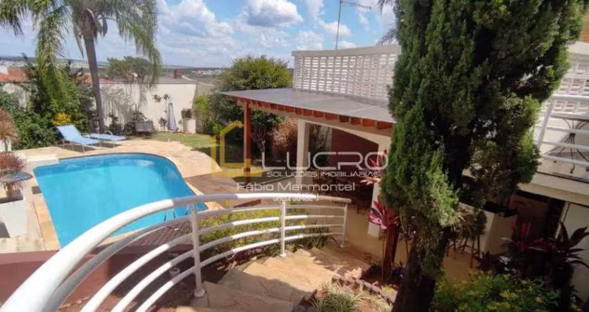 Excelente casa , sobrado 3 suites, otima localização