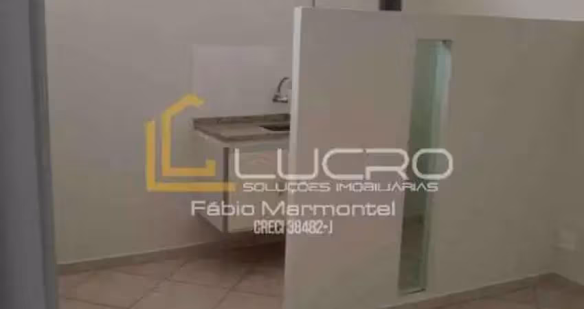 Casa.v.industrial. area construda 191m2. quintal com lagoa e arvores frutiferas.