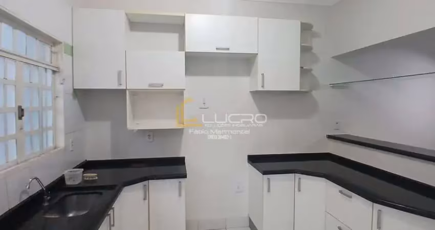 Casa para aluguel com 2 quartos  e 1 suite com quintal grande na vila industrial, bauru - sp