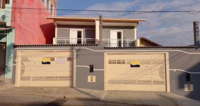 VENDA DE SOBRADO NO JARDIM DO TRIUNFO, EM GUARULHOS/SP, 136m² com 3 quartos, suíte com sacada, sala ampla, área gourmet e 2 vagas. CONSULTE-NOS.