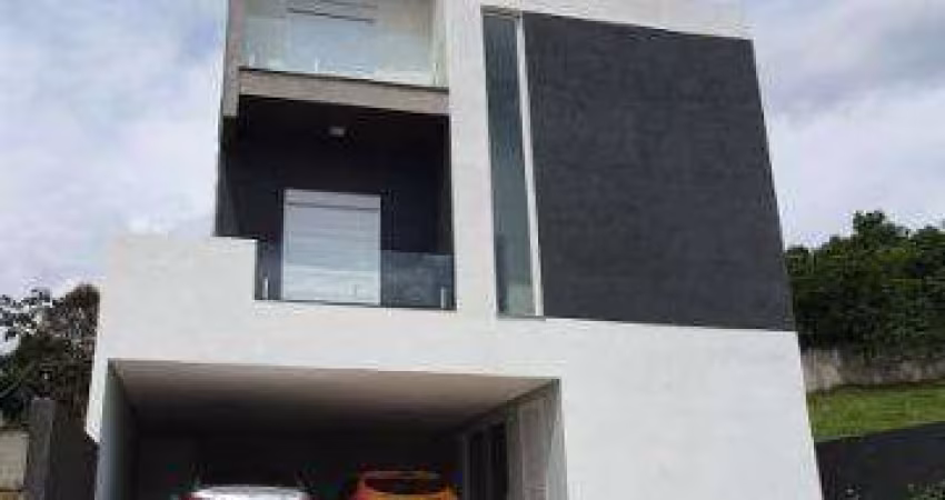 VENDA CASA CONDOMÍNIO ARUJÁ VILLE II EXCELENTE IMÓVEL COM A/T 432m² A/C 330m² distribuídos em 3 suítes sendo 1 suíte máster com closet, banheira de hi