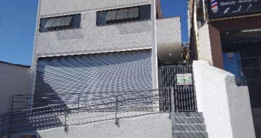 LOCAÇÃO DE SALÃO COMERCIAL EM ARUJÁ, com 250m², amplo espaço c/ pavimento superior e inferior, 2 copas e entrada c/ acessibilidade. CONSULTE-NOS..
