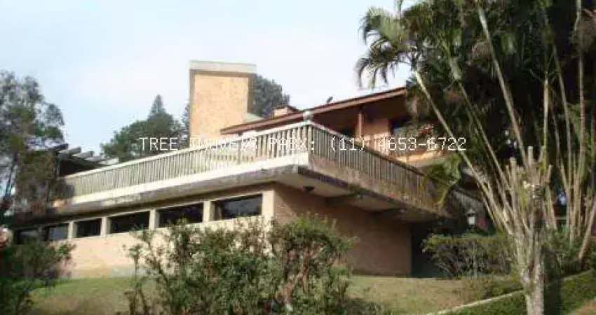 Venda de casa sobradada condomínio arujazinho iv arujá/sp, distribuídos em 3 dormitórios todos com armários embutidos, assoalho. consulte-nos.