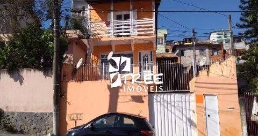 VENDA DE SOBRADO NO ARUJAMÉRICA, EM ARUJÁ/SP, 320m² com 3 quartos, suíte, lavanderia, salão e 05 vagas, sendo 02 cobertas. CONSULTE-NOS.