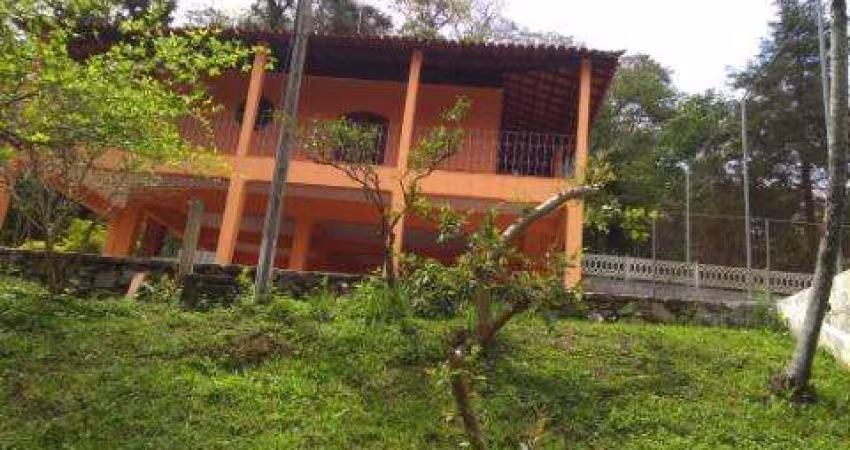 VENDA DE CHÁCARA RESIDENCIAL NO MIRANTE, EM ARUJÁ/SP, área de 12.800m² com casa secundária, árvores frutíferas, piscina e churrasqueira. CONSULTE-NOS.