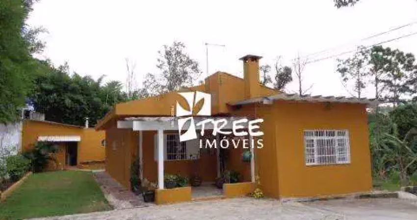 Venda de chácara no copaco, em arujá/sp, a/t de 1.700m², a/c 150m², 3 dorm, sala com lareira, espaço c/ churrasqueira, pomar e 10 vagas. consulte-nos.