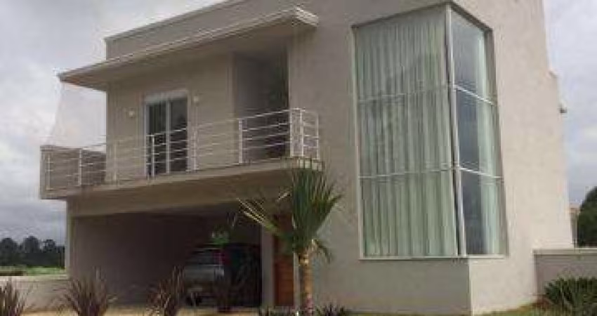VENDA DE CASA NO CONDOMÍNIO REAL PARK, EM ARUJÁ/SP, 235m² com 3 suítes, 1 suíte master, área gourmet com churrasqueira e garagem coberta. CONSULTE-NOS