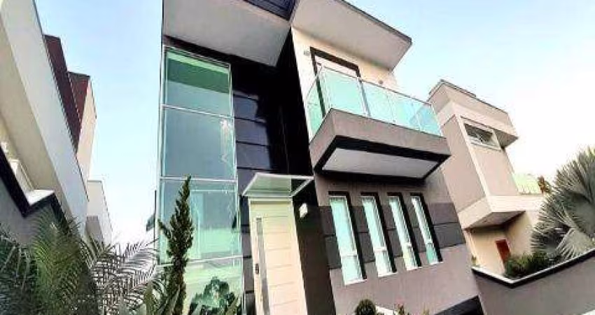 VENDA DE CASA CONDOMÍNIO REAL PARK ARUJÁ COM A/T 300m² e A/C 385m² São 4 dormitórios, sendo 3 suítes. CONSULTE-NOS.