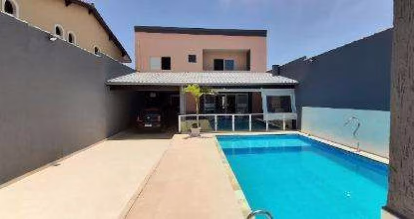 VENDA DE SOBRADO DE ALTO PADRÃO EM ITANHAÉM/SP, A 200M DA PRAIA DE BALNEÁRIO, 320m² 6 quartos, suítes, piscina, churrasqueira e 8 vagas. CONSULTE-NOS.
